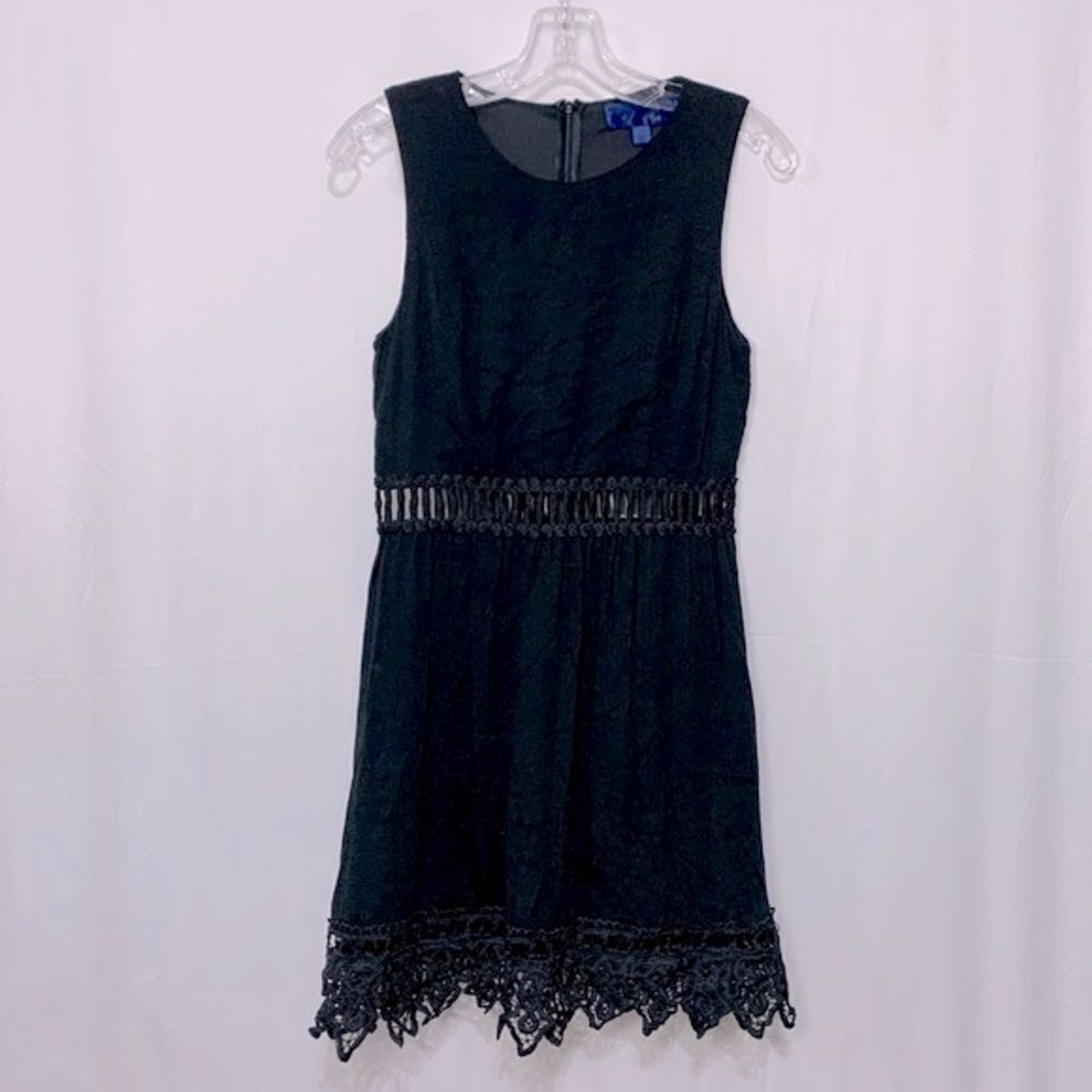 BLUE RAIN sleeveless dress lace at waist and hemline zip back partial lined sz S